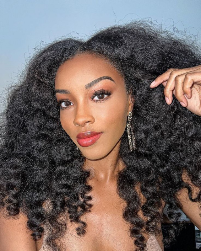 Transform Your Look with Our Curly Hair Bundles!: 