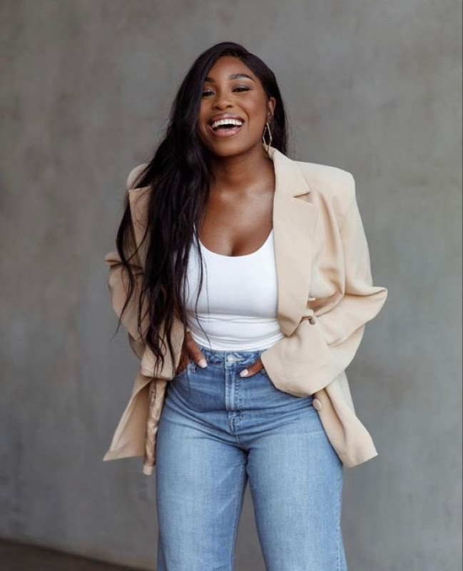 Straight Hair with Closure – Sleek, Smooth & Timeless: 
