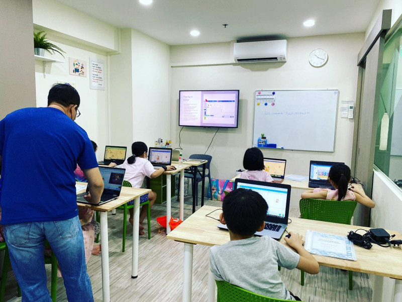English Tutor Singapore: Achieve Success with EduFirst