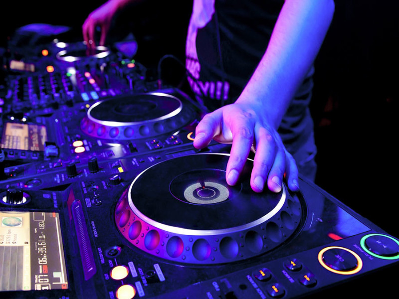 Professional DJ Mixer Rental in Miami: Best Sound & Setup