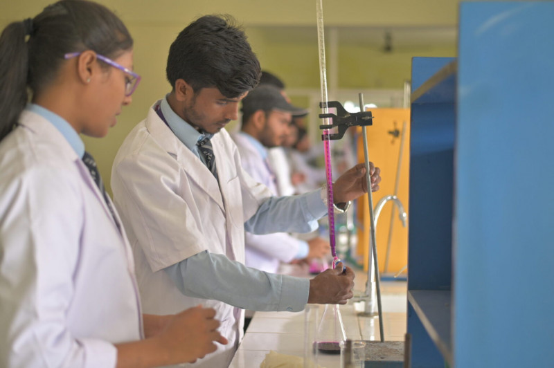 Building Careers with D Pharmacy Colleges in Lucknow: 
