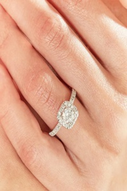 Exclusive Online Diamond Engagement Ring Collection: 