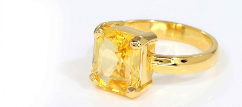Mixing Gold and Gemstones: A Style That Never Fades: 