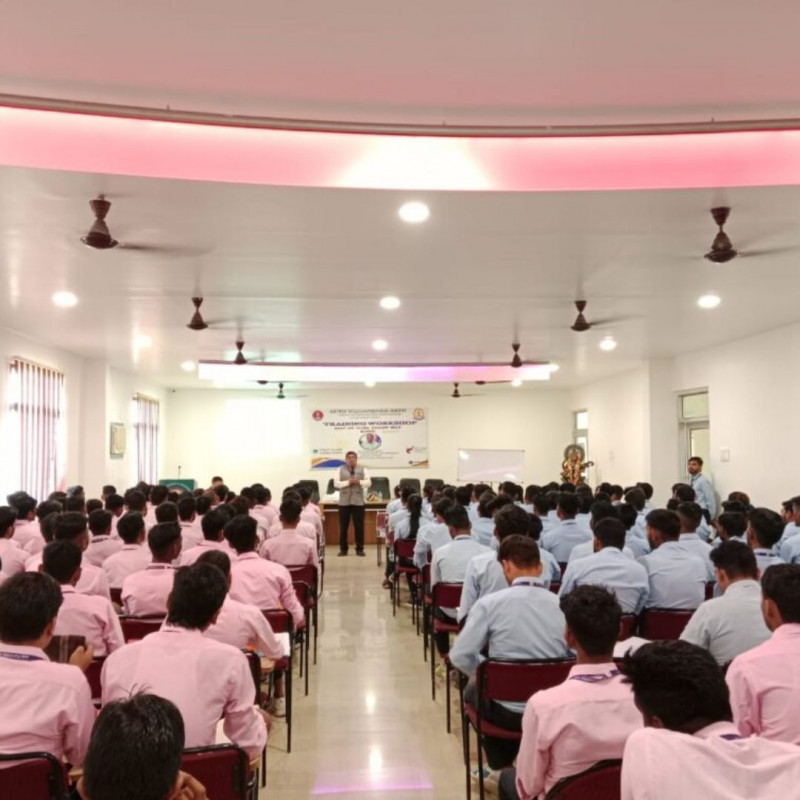 BBA Institute in Lucknow Supporting Business-Oriented Mindsets: 