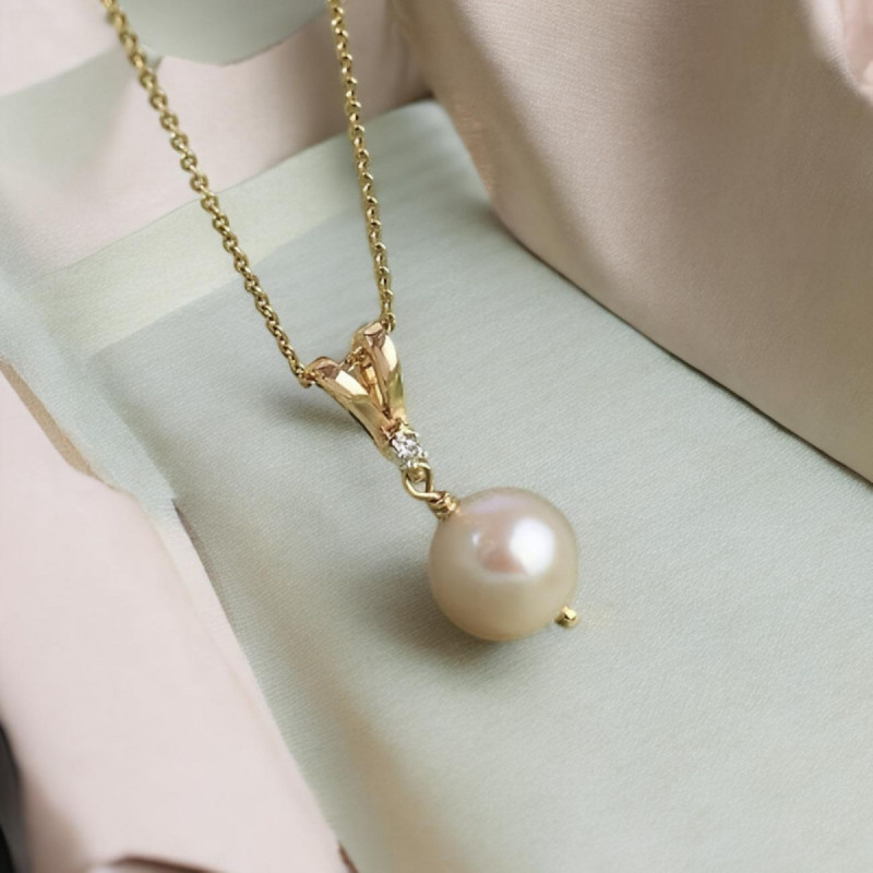 Exquisite Gemstone Pendants Every Woman Should Own: 