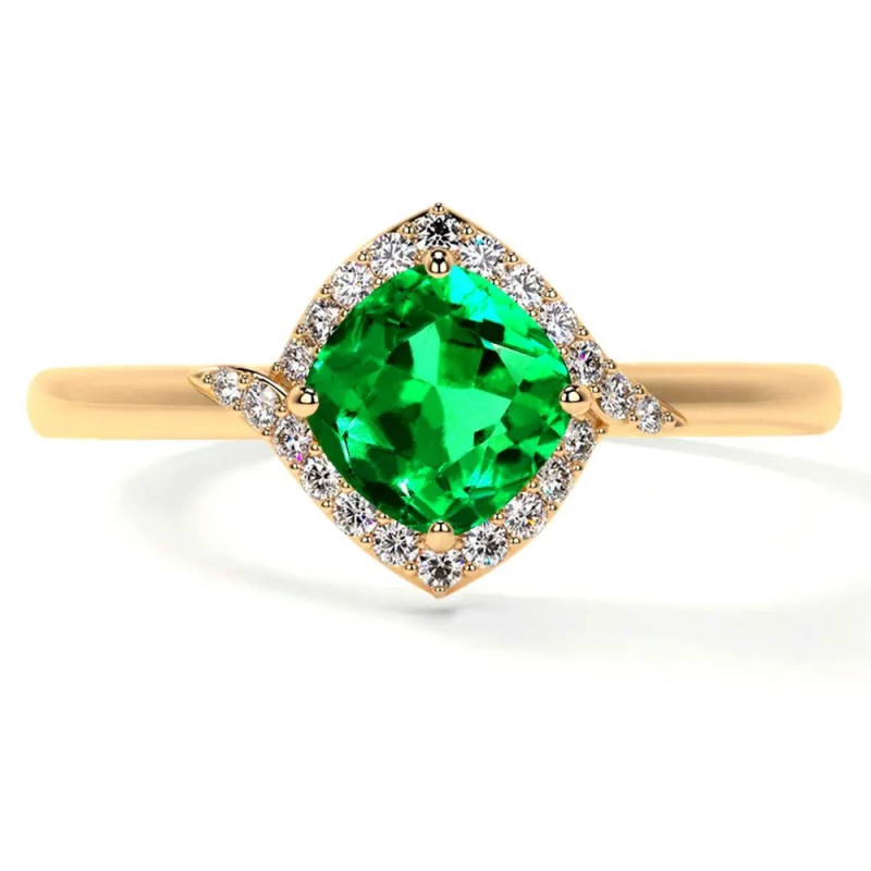 Purchase a Beautiful Natural Emerald Ring in 18k Gold for Sale: 