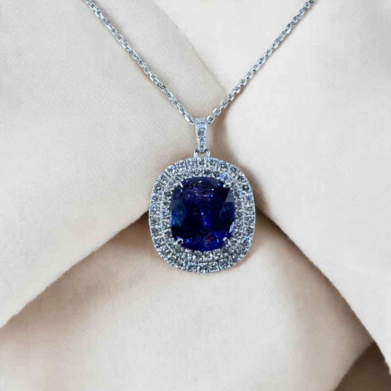 What are the Benefits of Wearing a Blue Sapphire Pendant?: 