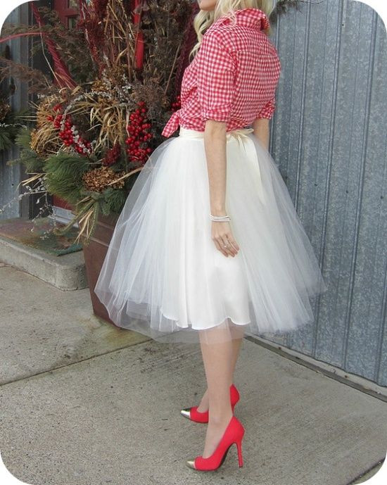 White tulle skirt and red shirt with polka dots: Ballerina skirt  