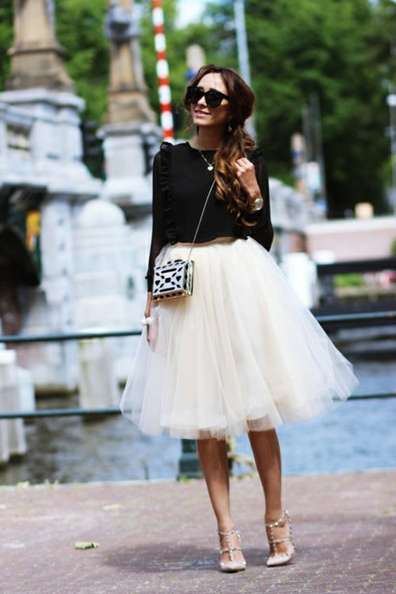 Black top and white tulle skirt outfit Ideas