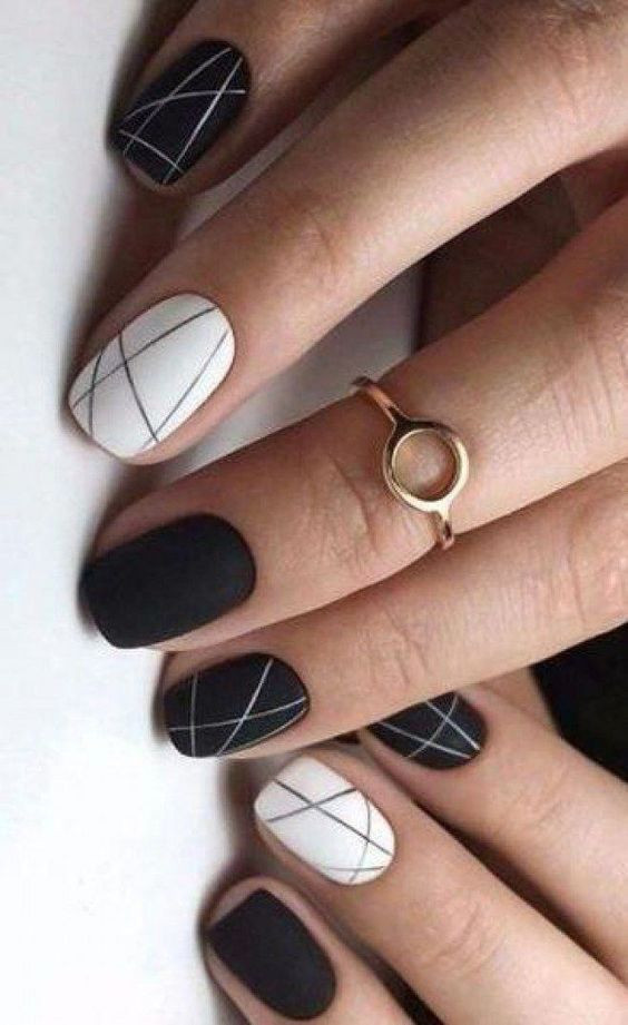 Simple line design for nails black and white: Nail art  