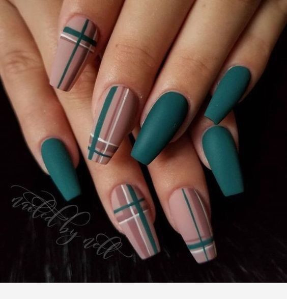 Nail Art Abstract Lines: Nail art  