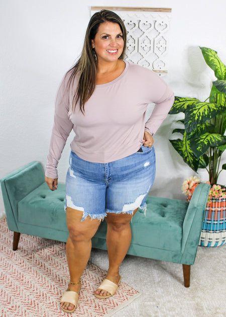 Denim Shorts Plus Size Outfits: 