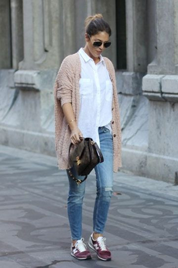 New Balance Outfit, Light Blue Jeans Outfit Ideas With Beige Shirt, Outfit New Balance Beige: 