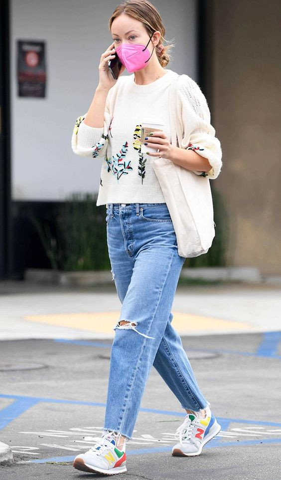 New Balance Outfit, Light Blue Casual Trouser Outfit Ideas With White Tunic, Olivia Wilde New Balance: 