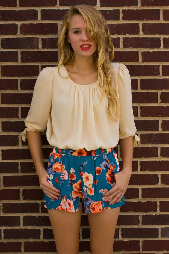 Casual Short, Floral Shorts Ideas With Beige Cropped Blouse, Fashion Model: Summer Short  