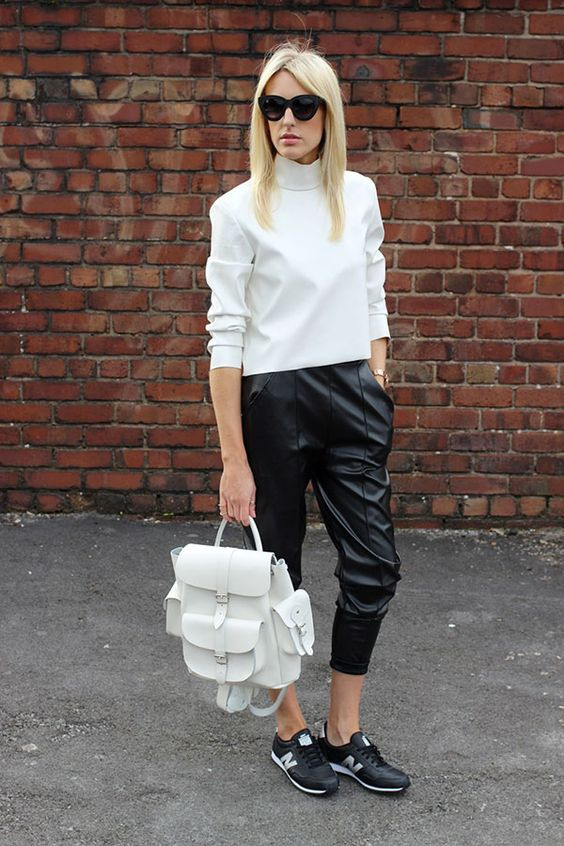 New Balance Outfit, Black Leather Trouser Outfit Ideas With White Sweater, Looks Com Mochila: 