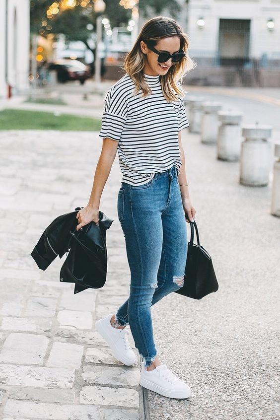 T-shirt Outfit Ideas With Light Blue Casual Trouser , Look Basico Feminino: 