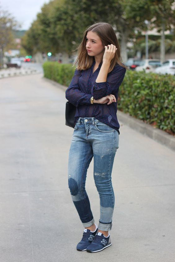 New Balance Outfit, Light Blue Casual Trouser Outfit Ideas With Dark Blue And Navy Upper, Mulher De Calca Jeans E Tenis: Denim Pants  
