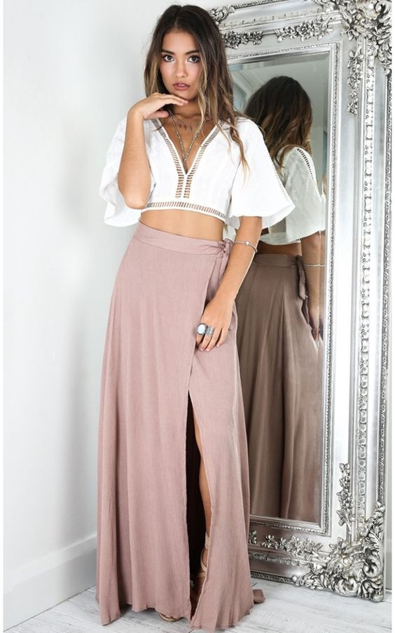 Pink Beach Skirt Outfit Ideas With White Cropped Blouse , Long Wrap Skirt Outfit: 