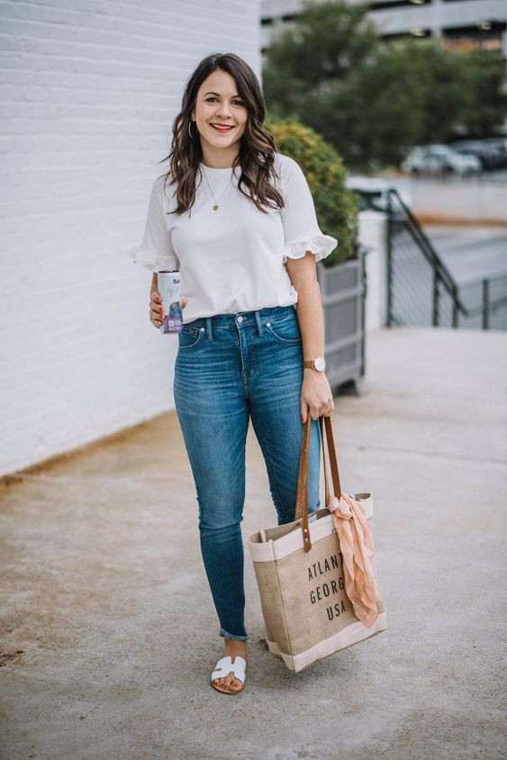 Outfits With Dark Blue Jeans And White Ruffle Top: 