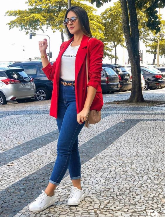 Red Suit Jackets And Tuxedo, Office Fashion Tips With Dark Blue And Navy Casual Trouser, Outfit Con Blazer Rojo: 