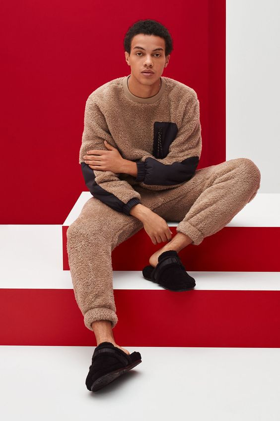 Beige Sweater, Uggs Attires Ideas With Beige Formal Trouser, Man In Uggs: 