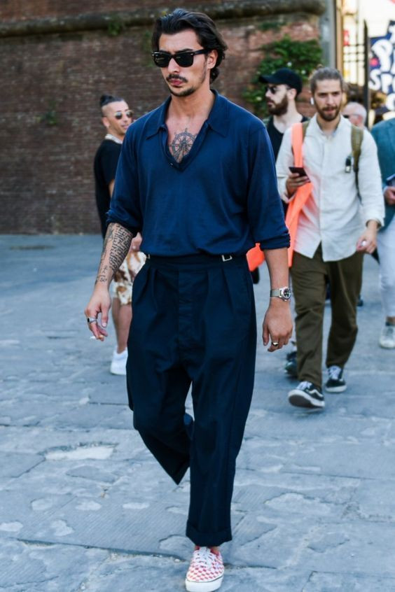 Blue Shirt, Aesthetic Wardrobe Ideas With Green Casual Trouser, グルカ スラックス: 