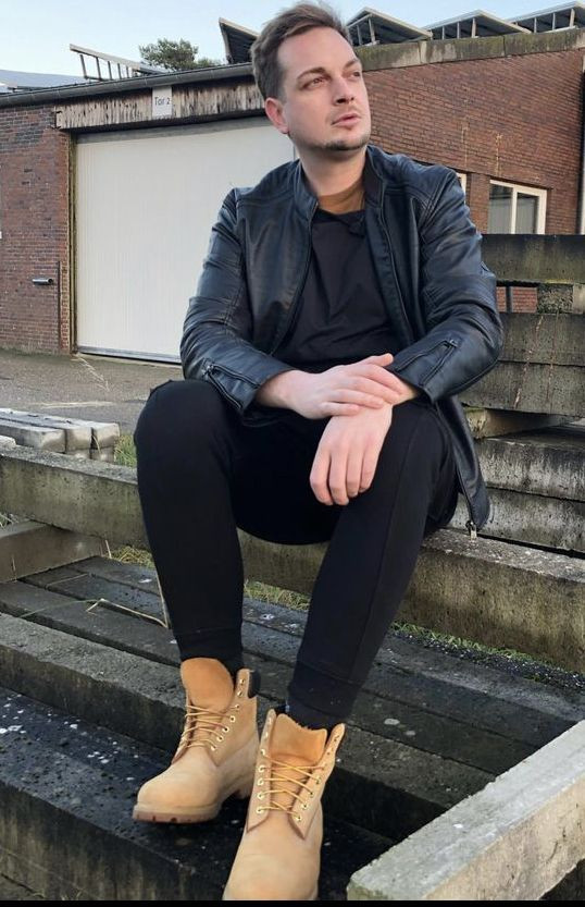 Black Bomber Jacket, Timberland Boot Fashion Tips With Black Jeans, Outfit Con Botas Timberland Hombre | Boots timberland men