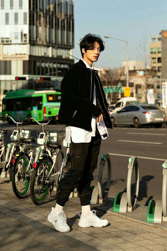 Black Jackets And Coat, Korean Outfits With Black Sweat Pant, Chinese Street Fashion Men: 