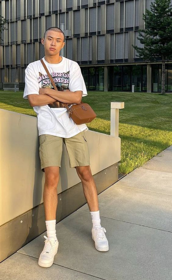 White T-shirt, Aesthetic Outfit Trends With Beige Casual Short, Standing: 