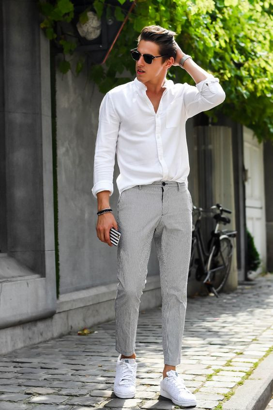 Grey Casual Trouser, Chinos Outfit Trends With White Shirt, Tenue Mariage Invité Homme: 