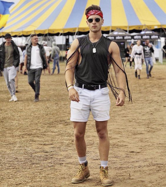 Grey Shell Top, Country Concert Fashion Ideas With White Denim Short, Coachella Outfits Men: 