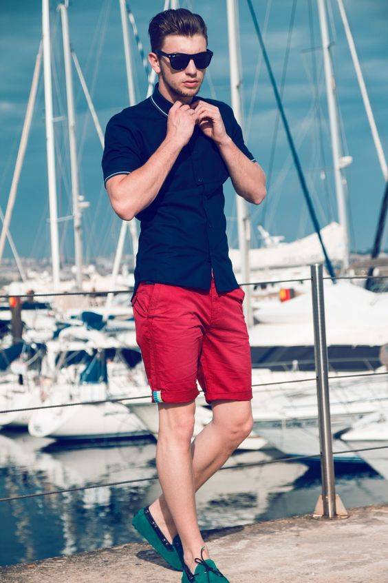 Dark Blue And Navy Shirt, Boating Fashion Outfits With Red Casual Short, Styling Red Shorts Men: 
