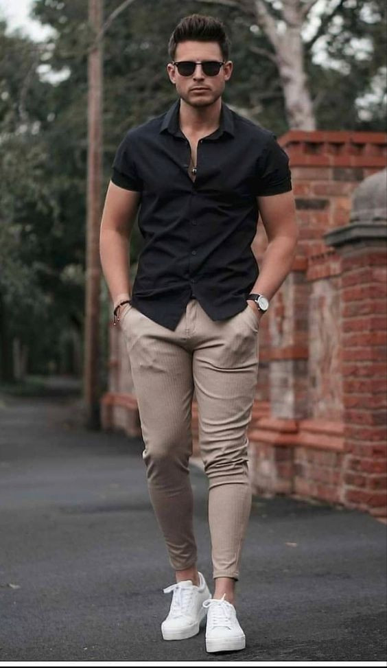 Beige Sweat Pant, Chinos Outfits Ideas With Black Shirt, Skinny Smart Casual Men: 