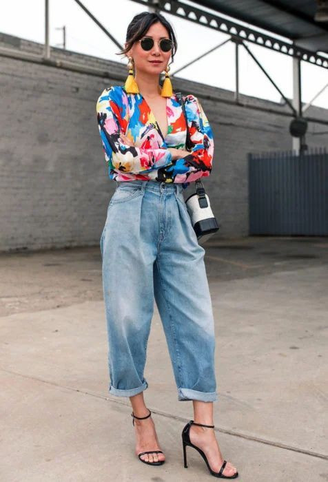 Light Blue Casual Trouser, Culottes Ideas With Colourful Top, Baggy Jeans Mujer Outfit: Cropped Jeans  