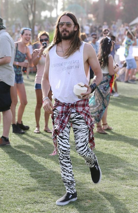 White Top, Boho Fashion Trends With Sweat Pant, Men Coachella Outfit Hombre  | Men's style, coachella valley music and arts festival