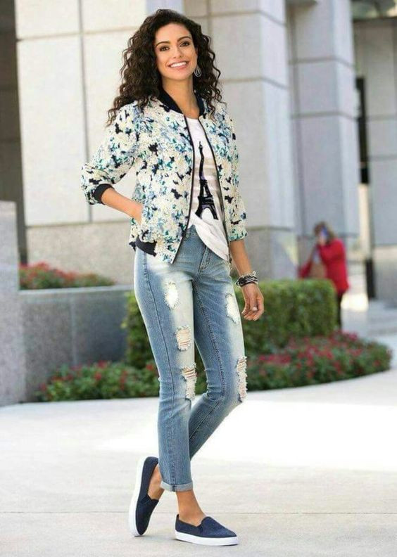 Cropped Blouse, Printed Blazer Outfit Trends With Light Blue Casual Trouser, Floral Blazer Outfits: 