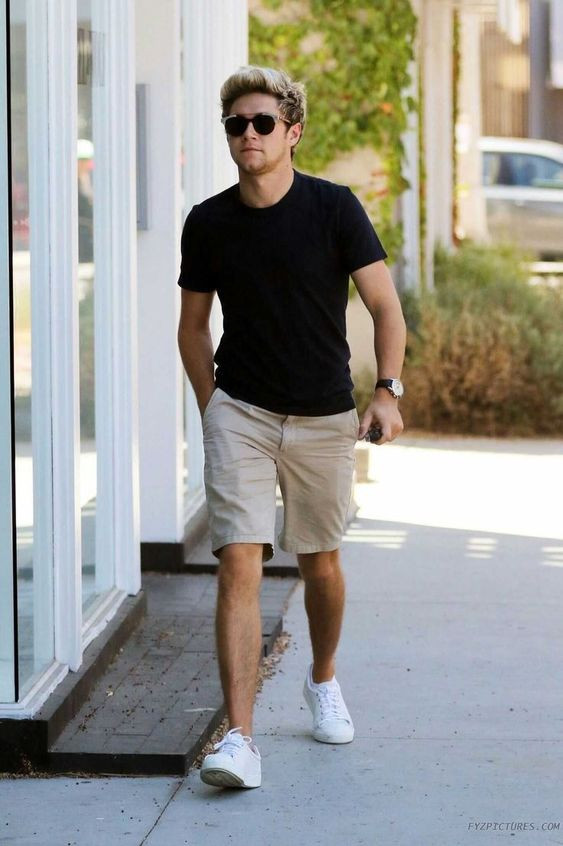 Black T-shirt, Boating Fashion Trends With Beige Casual Short, Men In Shorts Outfit: 