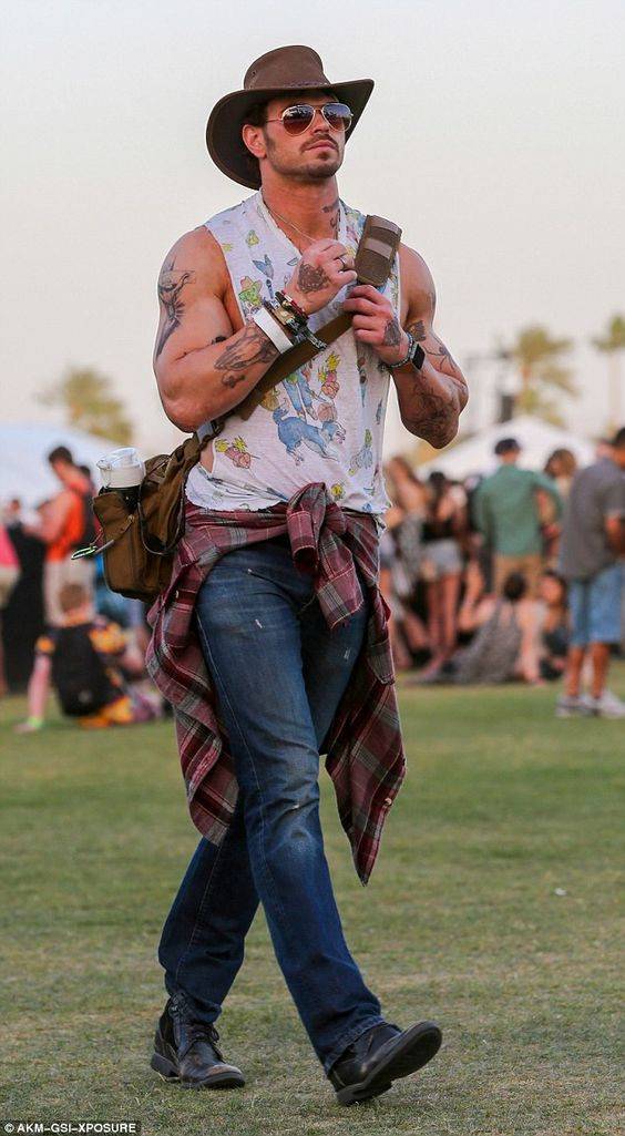 Boho Clothing Ideas With Dark Blue And Navy Jeans, Kellan Lutz Coachella: 