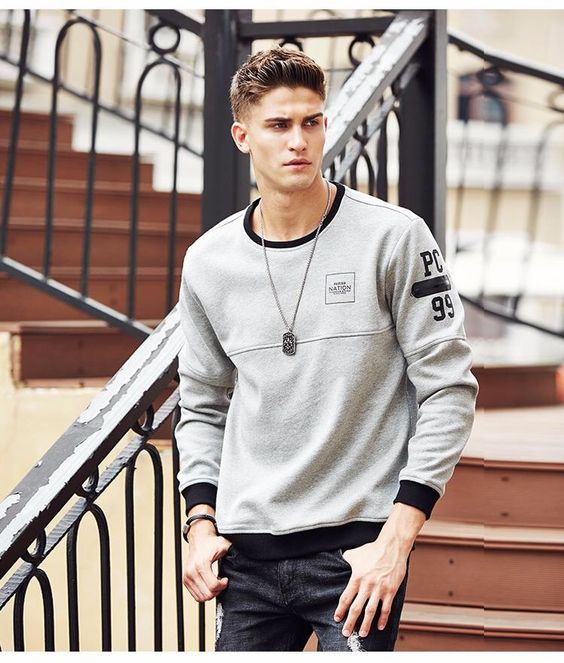Grey Sweatshirt, Winter Fashion Trends With Black Leather Trouser, ملابس شباب 2022 شتوي: 