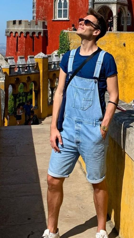 Men's Overall Fashion Wear With White Sneaker, Jeans: 