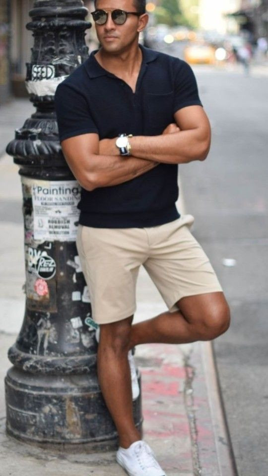 Beige Casual Short, Shorts Ideas With Black T-shirt, Sommer Style Herren: 