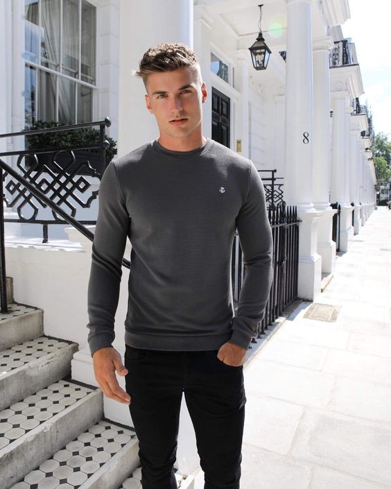 Grey Sweatshirt, Winter Fashion Outfits With Black Sweat Pant: 