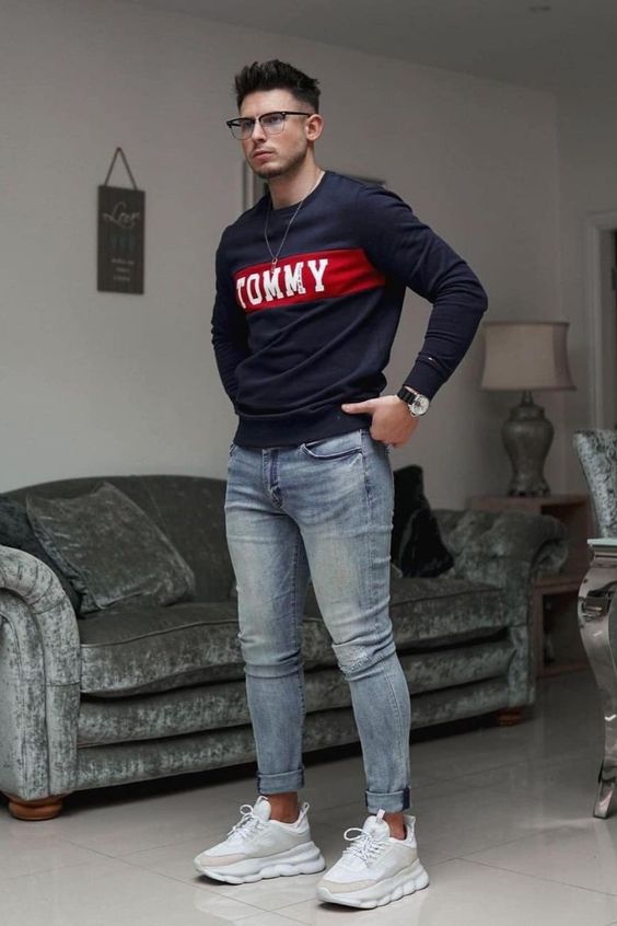 Dark Blue And Navy Sweatshirt, Winter Wardrobe Ideas With Light Blue Casual Jeans: 