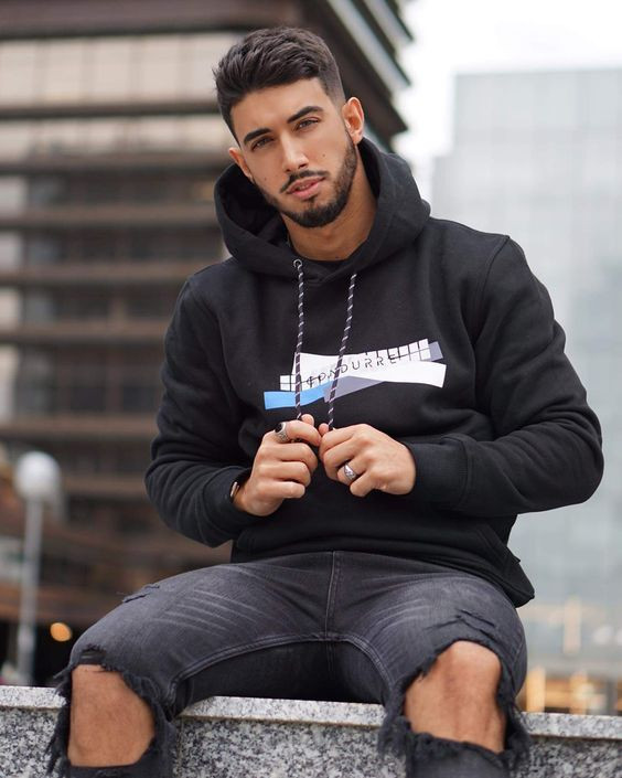 Black Hoody, Winter Outfit Trends With Grey Casual Jeans, Hoodie Style Ideas: 