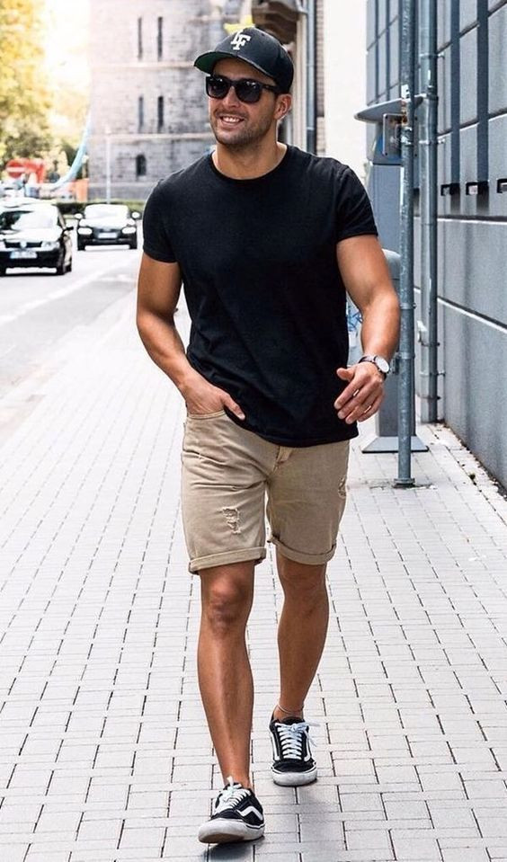 Black T-shirt, Vans Attires Ideas With Beige Casual Short, Shorts ...