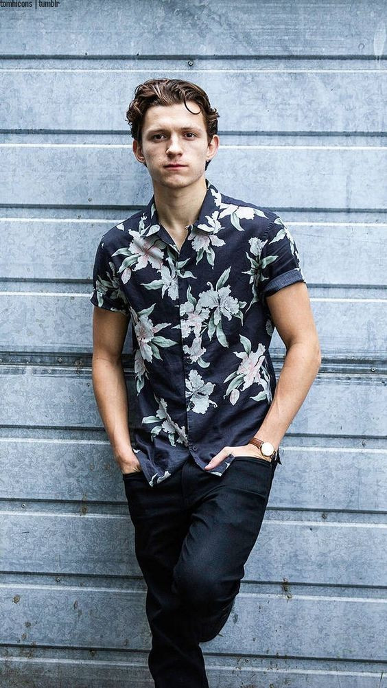 Squeak Vuggeviser Ud over Shirt, Beach Ideas With Black Casual Trouser, Tom Holland Button Down |  Dress shirt, tom holland, flash photography, spider-man: homecoming