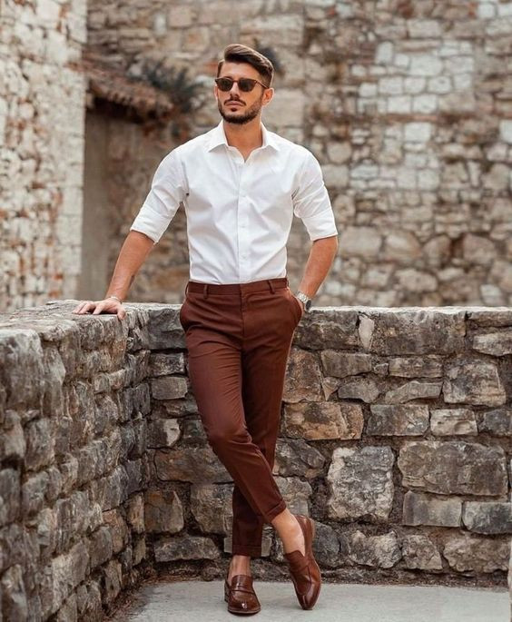 What Color of Shirt Goes With Brown Pants?