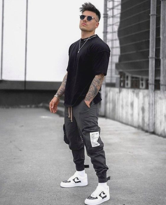 Grey Sweat Pant, Cargo Outfit Trends With Black T-shirt, Shoe | Outfit ...