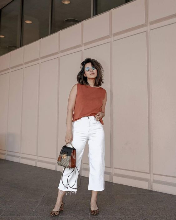 White Culotte, Square Pants Clothing Ideas With Orange Crop Top, Combinar Pantalon Capri Blanco: 